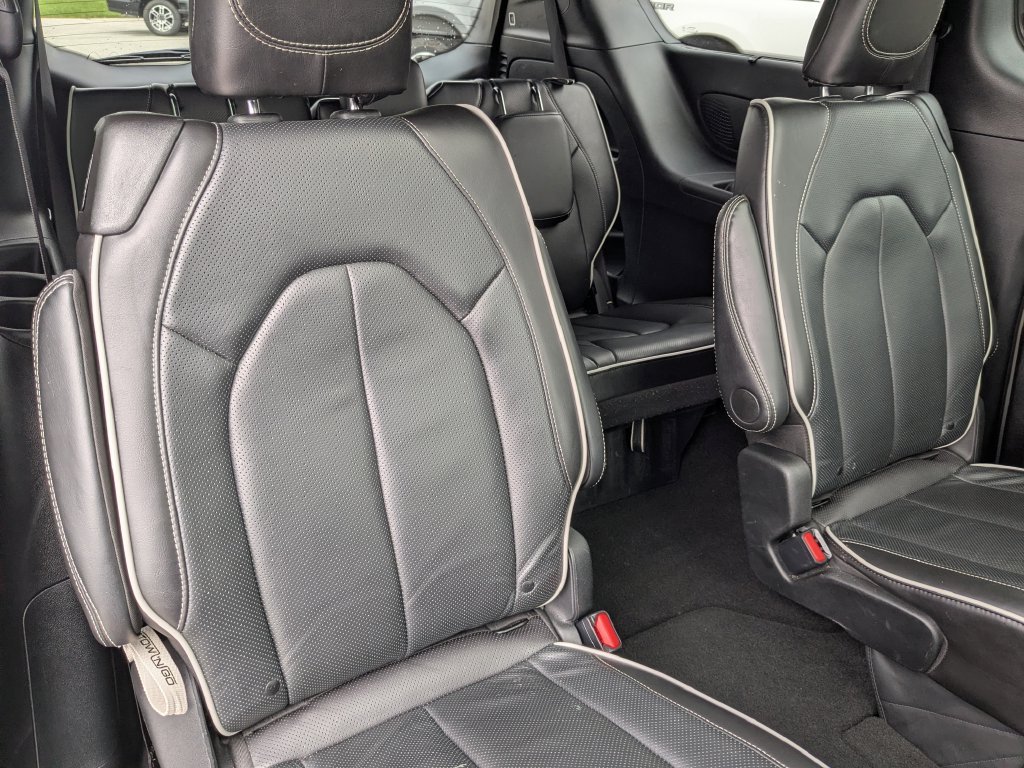 Used 2025 Chrysler Pacifica Limited FWD image 15