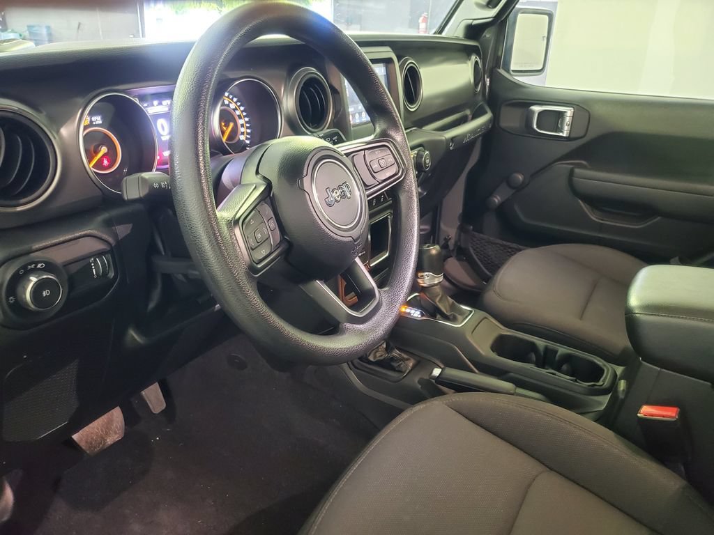 Used 2023 Jeep Wrangler Sport AWD/4WD image 9