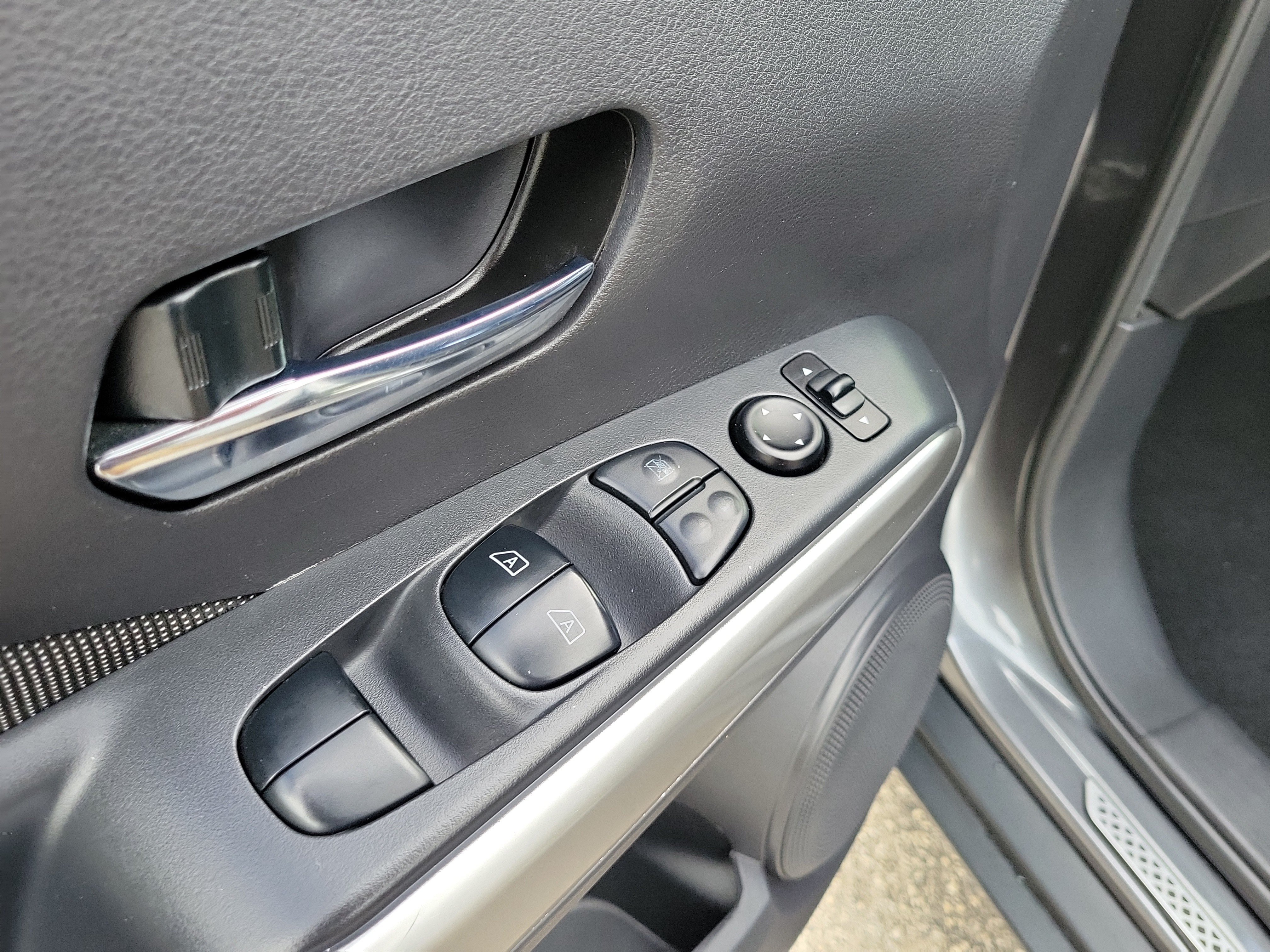 Used 2019 Nissan Kicks SV w/ Exterior Package FWD image 19