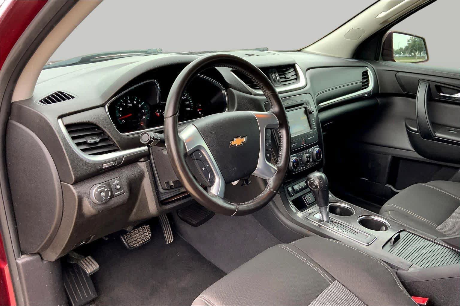 Used 2016 Chevrolet Traverse LT w/ Traveler's Package FWD image 17