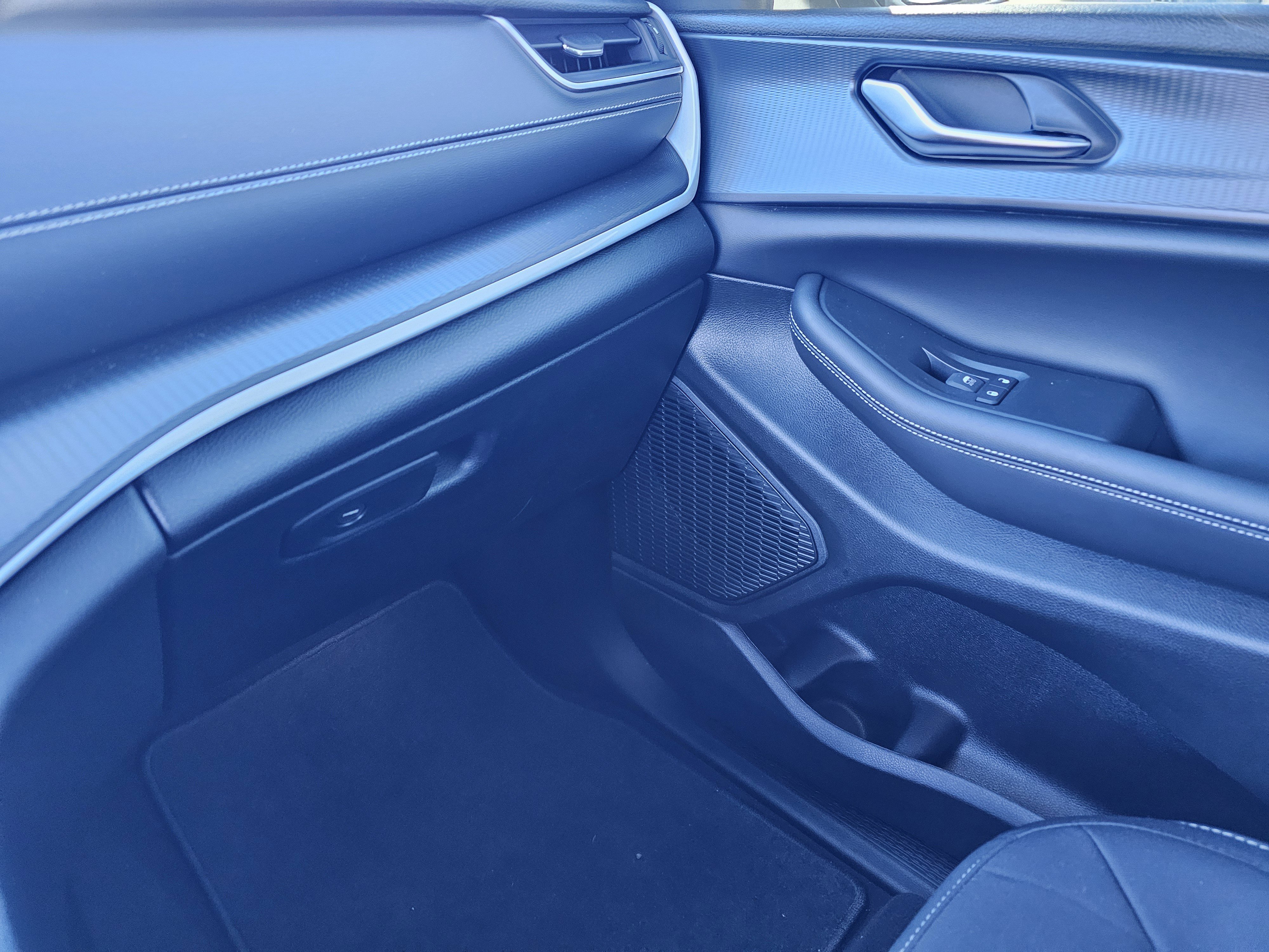 New 2024 Jeep Grand Cherokee Laredo X w/ Luxury Tech Group I image 28