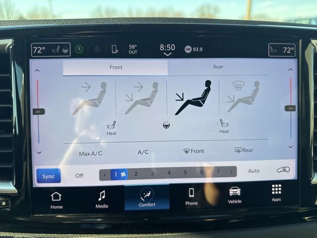 Used 2023 Chrysler Pacifica Touring-L image 15