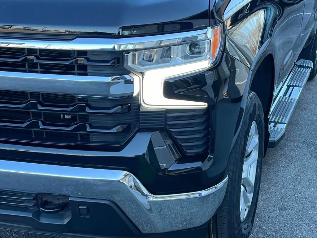 Certified 2023 Chevrolet Silverado 1500 LT w/ Safety Package AWD/4WD image 10