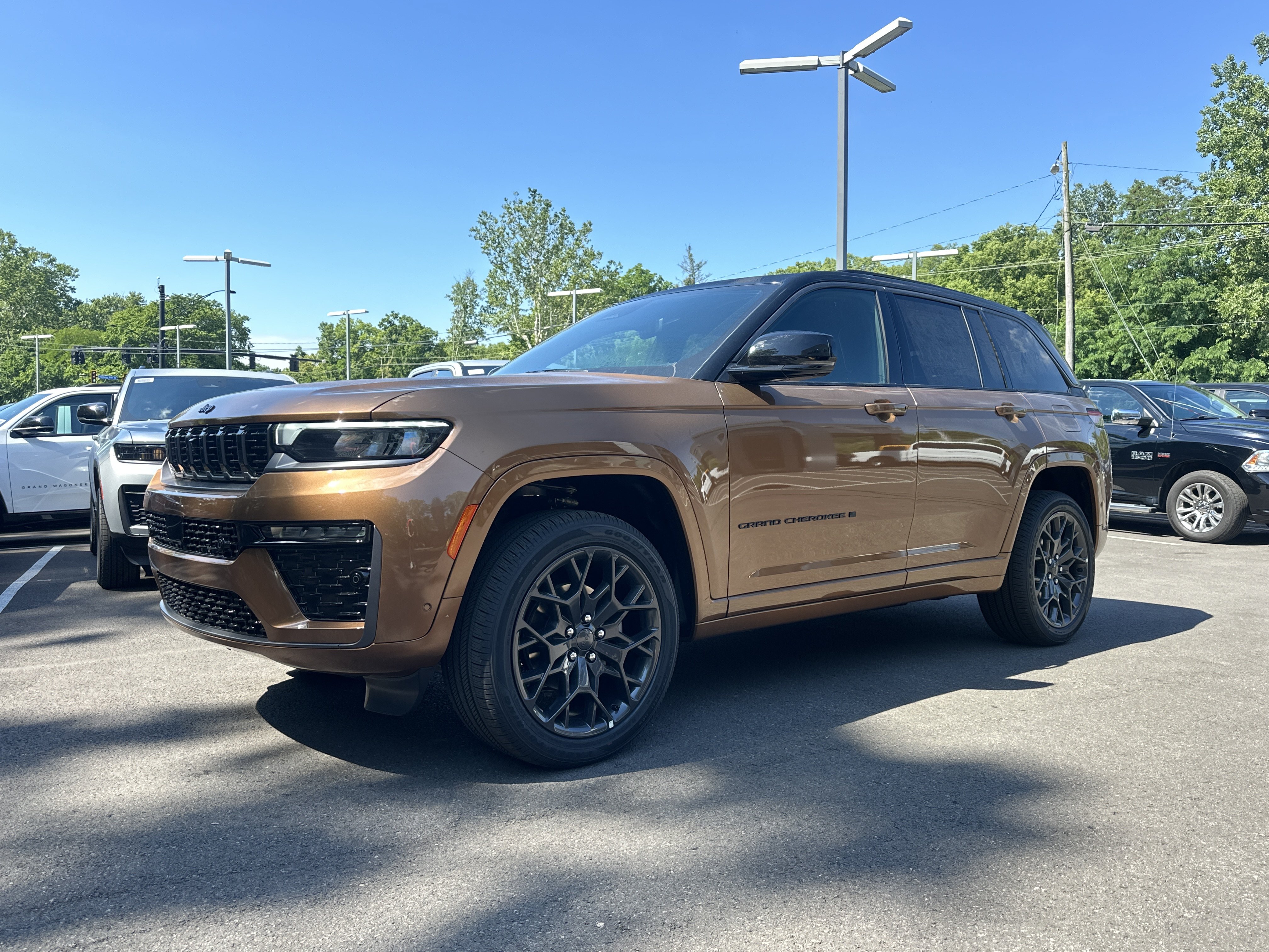 New 2026 Jeep Grand Cherokee Summit w/ Obsidian Package AWD/4WD image 24