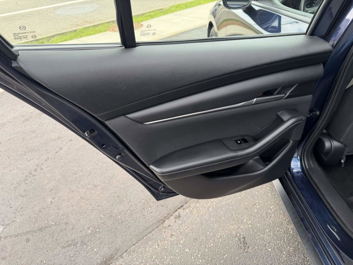 Used 2020 MAZDA MAZDA3 Sedan FWD image 14