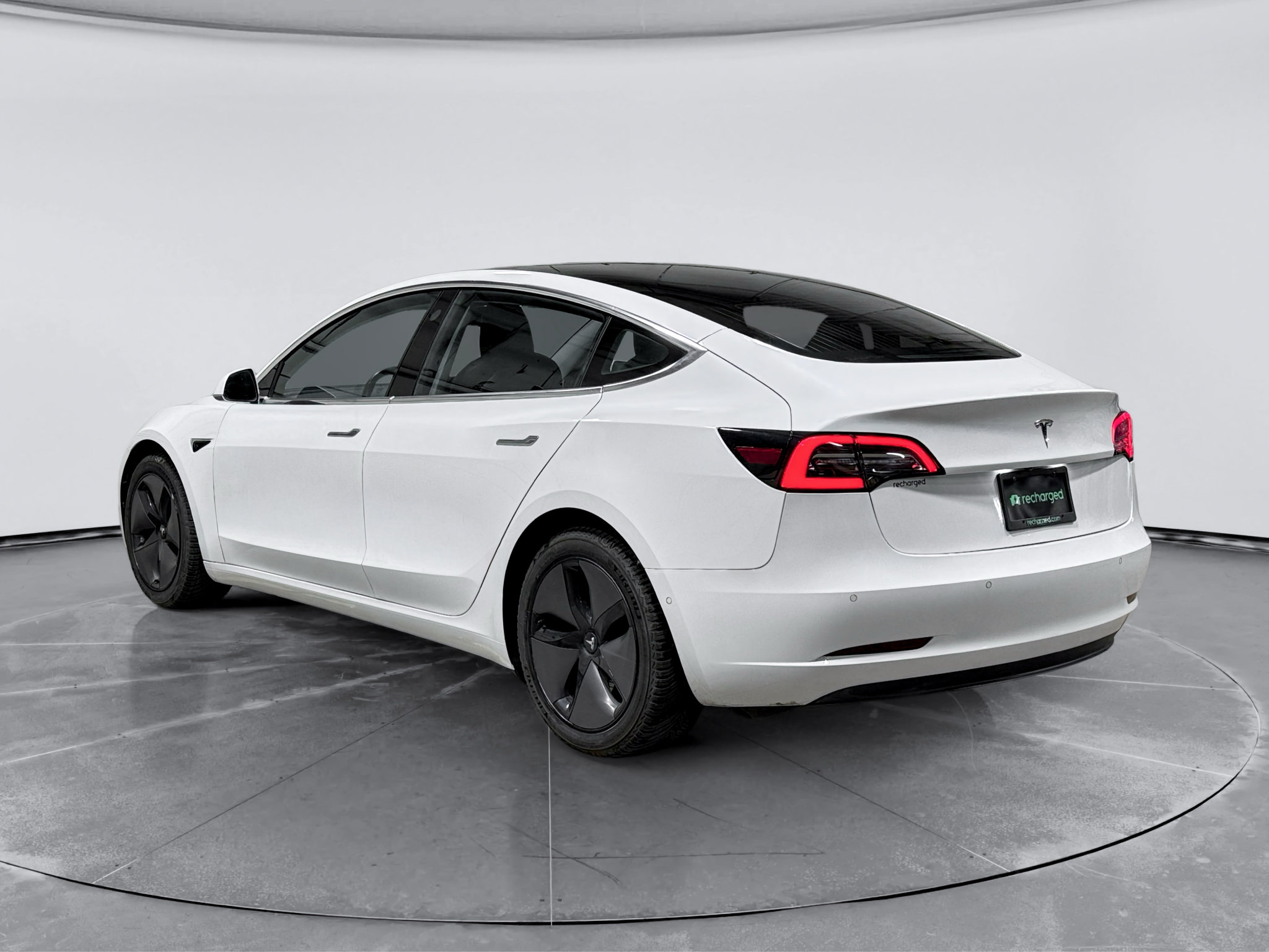Used 2018 Tesla Model 3 Long Range RWD image 2