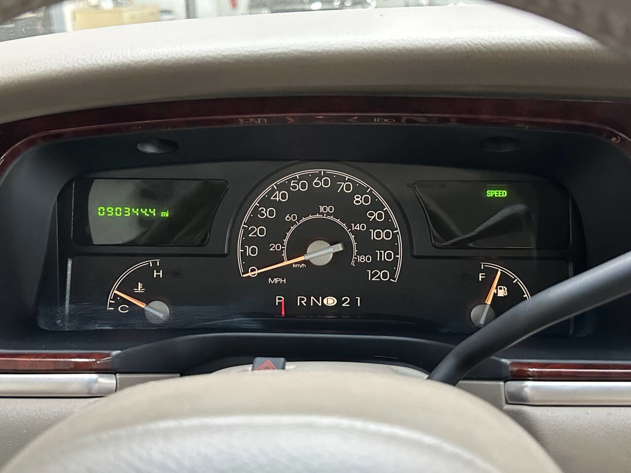 Used 2004 Lincoln Town Car Executive image 23