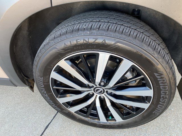 Used 2024 Nissan Pathfinder Platinum w/ Cargo Package image 30