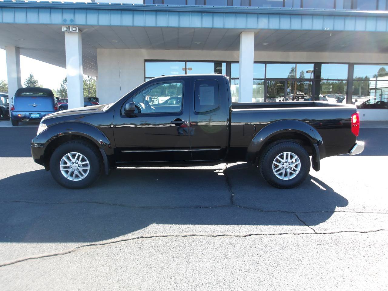 Used 2014 Nissan Frontier SV AWD/4WD image 2