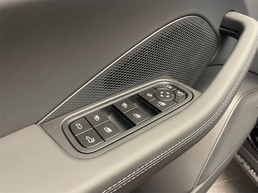 New 2025 Porsche Macan 4S Electric image 20