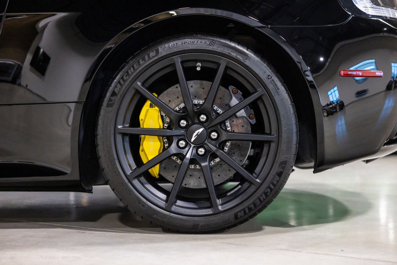 Used 2016 Aston Martin V12 Vantage S image 16