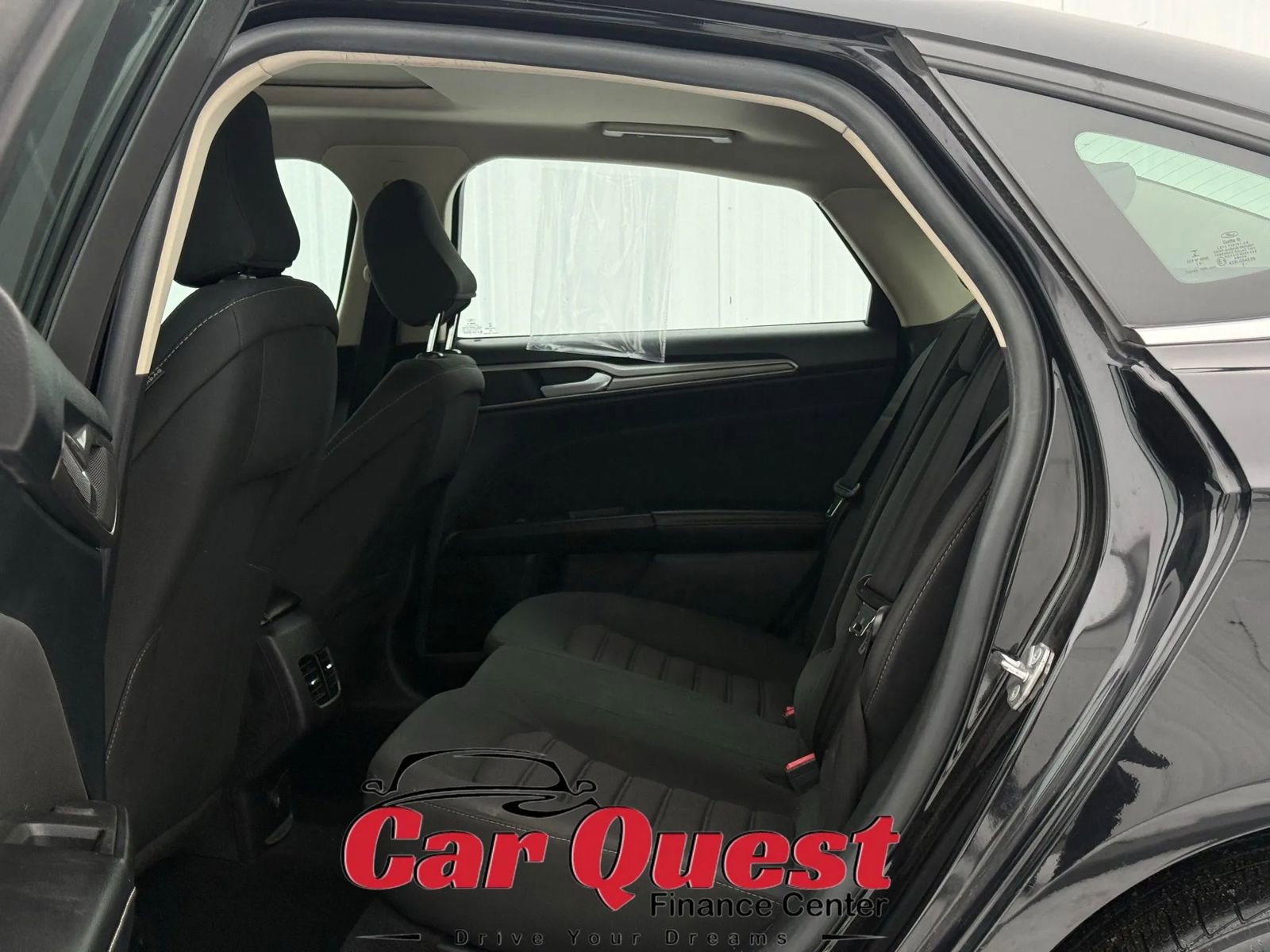 Used 2020 Ford Fusion SE image 12