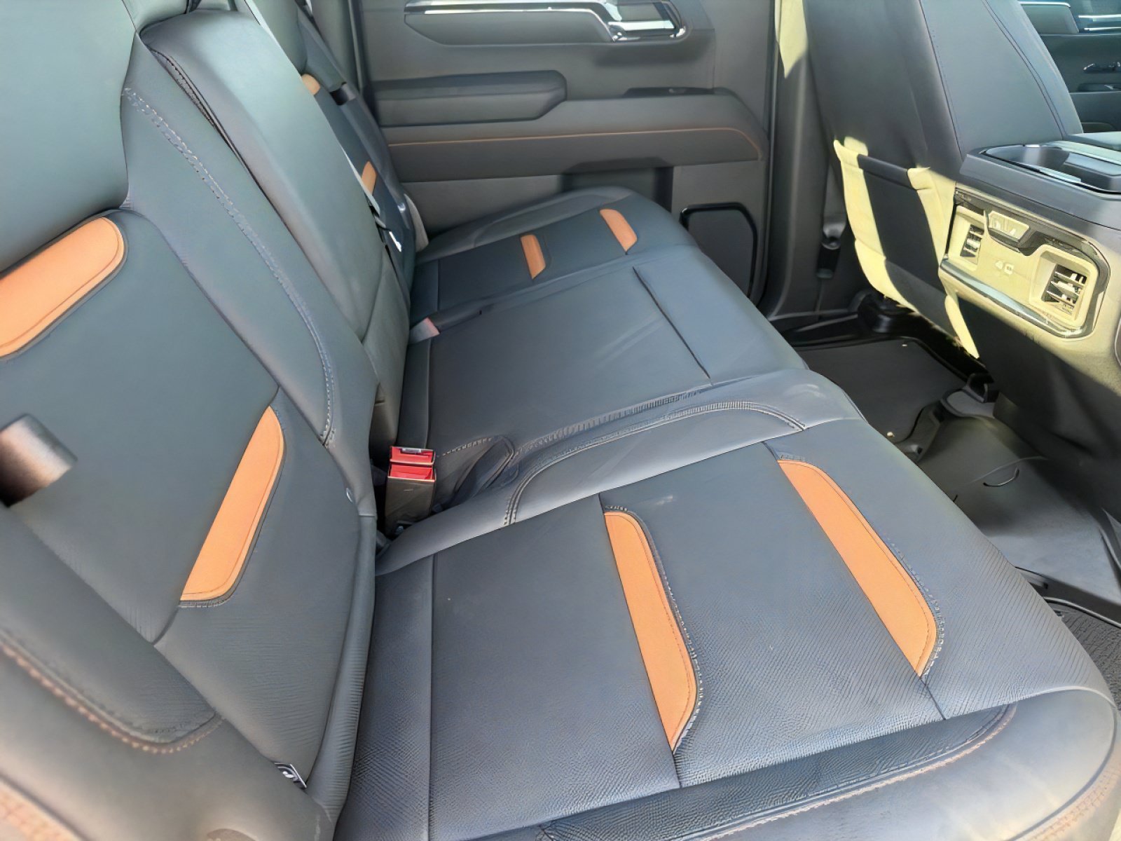 Used 2025 GMC Sierra 1500 AT4 w/ Technology Package AWD/4WD image 13