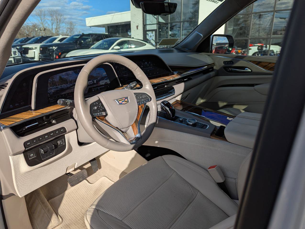 Used 2022 Cadillac Escalade Premium Luxury Platinum AWD/4WD image 3