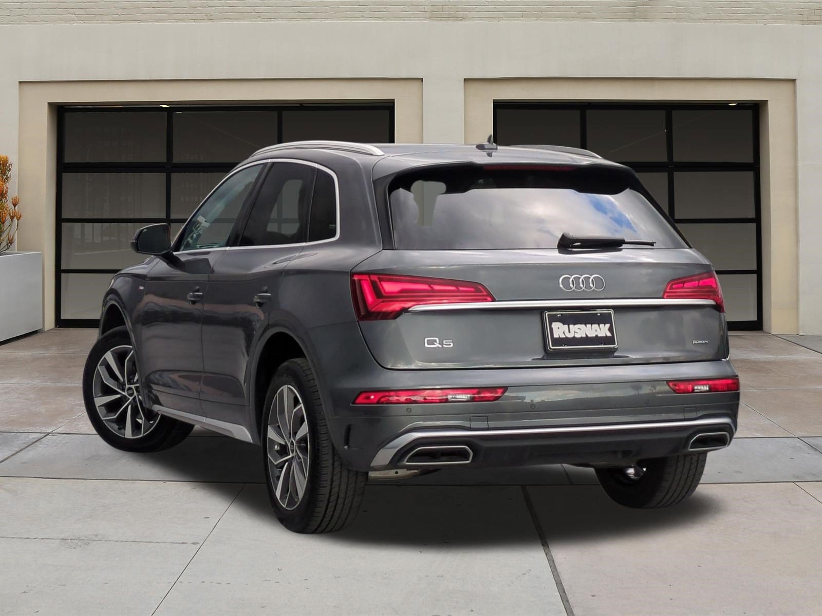 Used 2023 Audi Q5 2.0T Premium Plus w/ Premium Plus Package AWD/4WD image 2