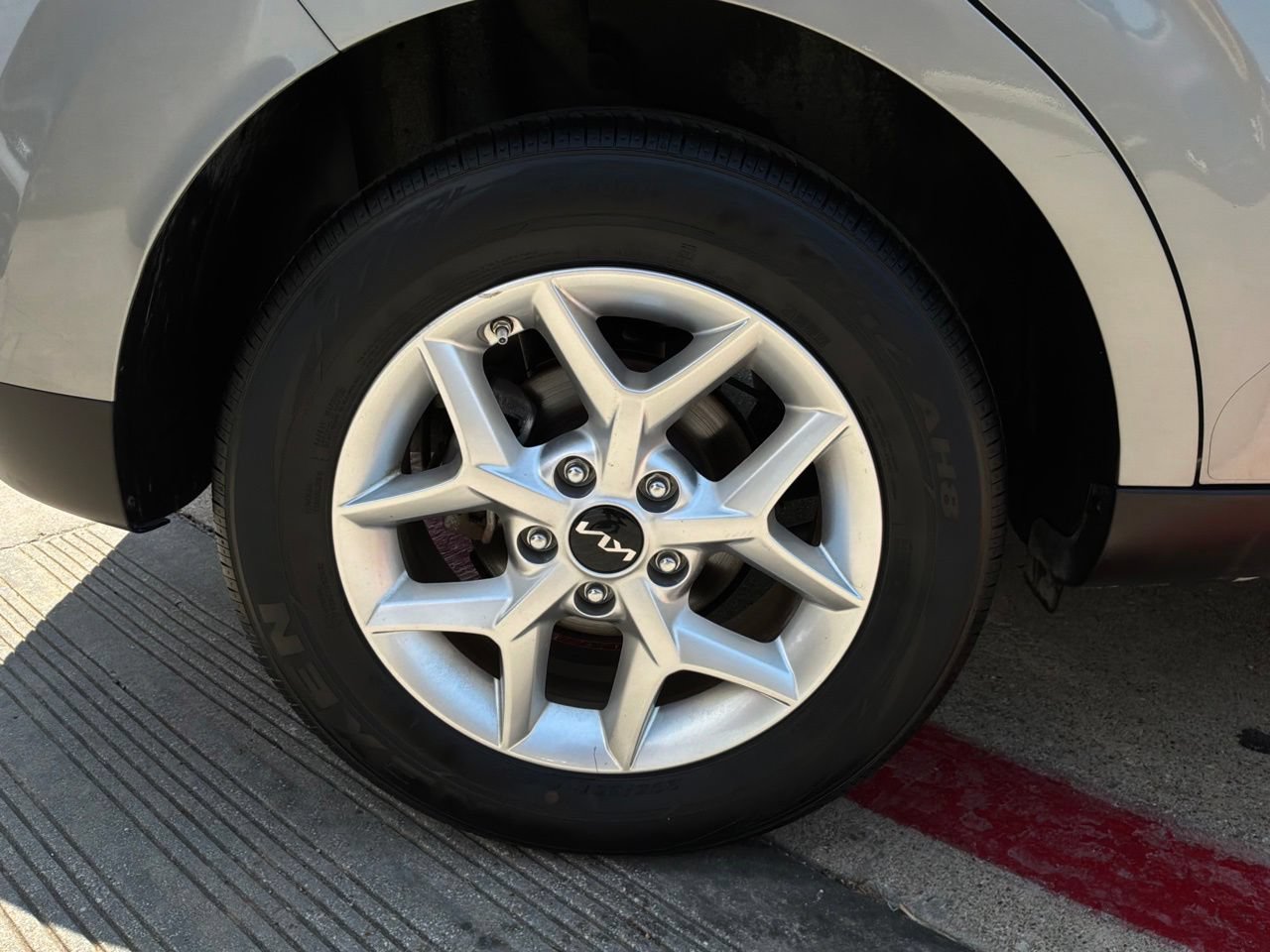 Used 2025 Kia Soul LX w/ LX Technology Package FWD image 9