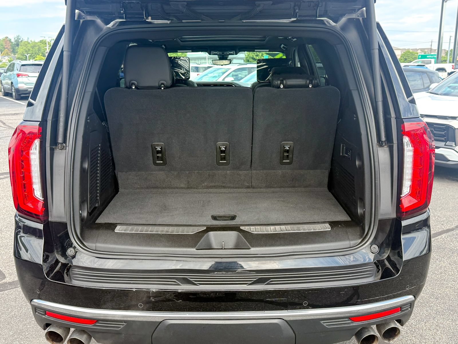 Certified 2021 GMC Yukon Denali w/ Denali Premium Package AWD/4WD image 14