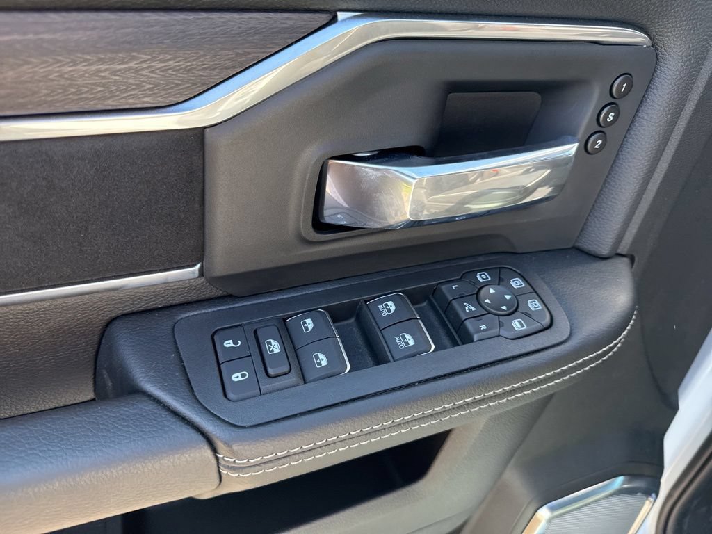 New 2026 RAM 2500 Laramie AWD/4WD image 19