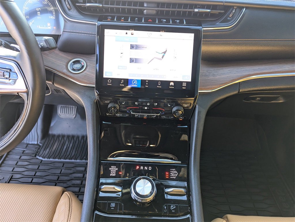 Used 2025 Jeep Grand Cherokee Summit w/ Obsidian Package image 25