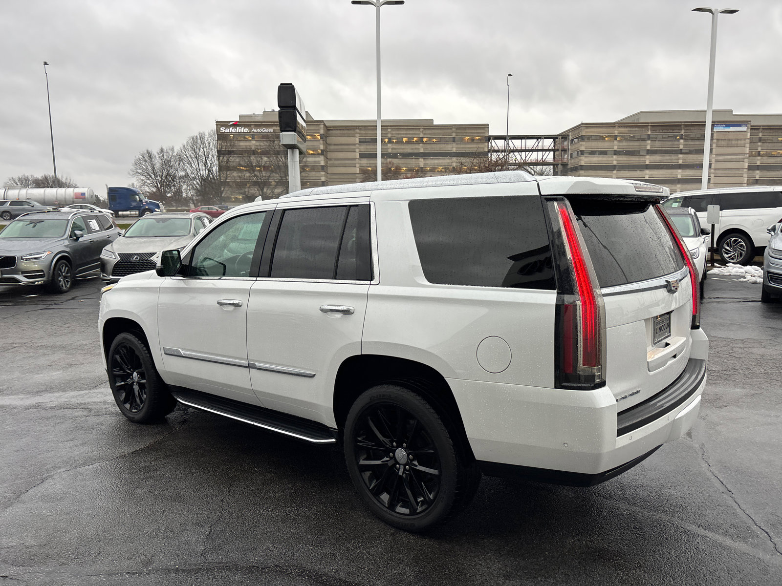 Used 2018 Cadillac Escalade Luxury image 5
