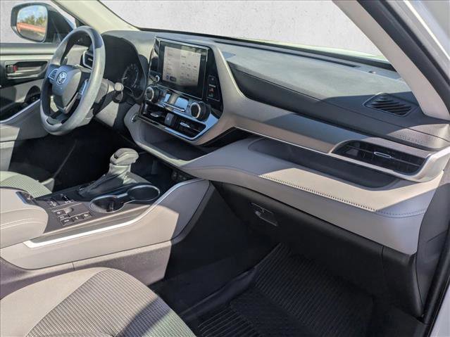 Used 2023 Toyota Highlander L image 19