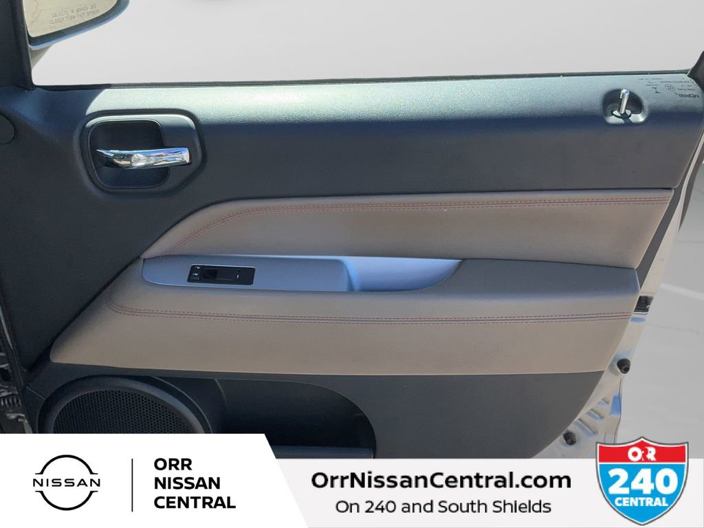 Used 2016 Jeep Compass Latitude image 10