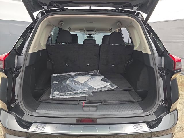 Used 2025 Nissan Rogue SV FWD image 39