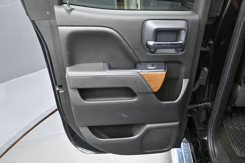 Used 2015 Chevrolet Silverado 1500 LTZ w/ LTZ Plus Package AWD/4WD image 19