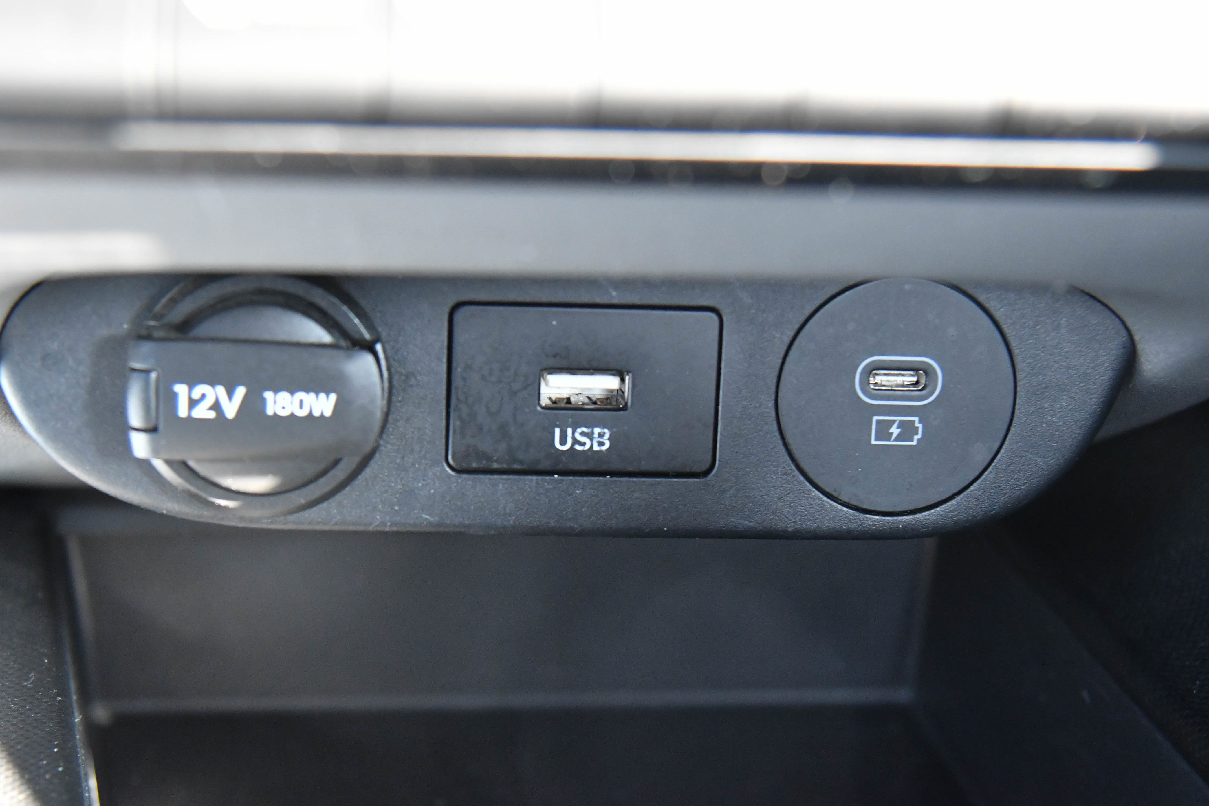 Used 2024 Hyundai Elantra SEL image 25