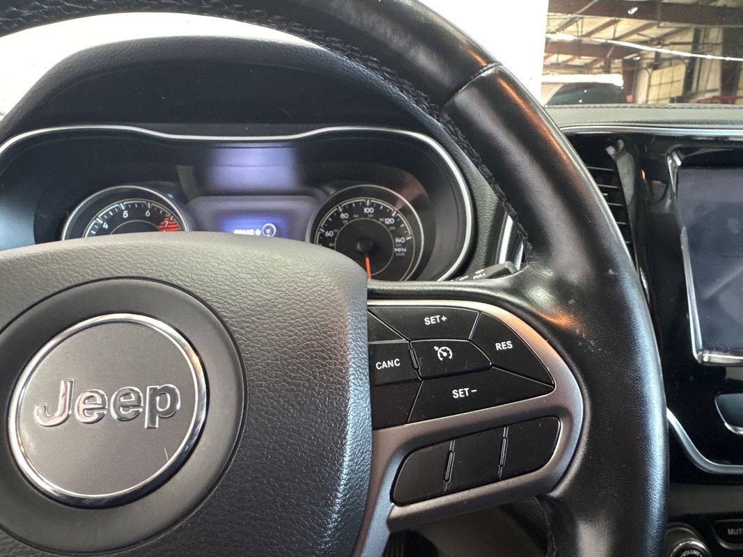 Used 2020 Jeep Cherokee Limited w/ Mopar Interior Package image 13