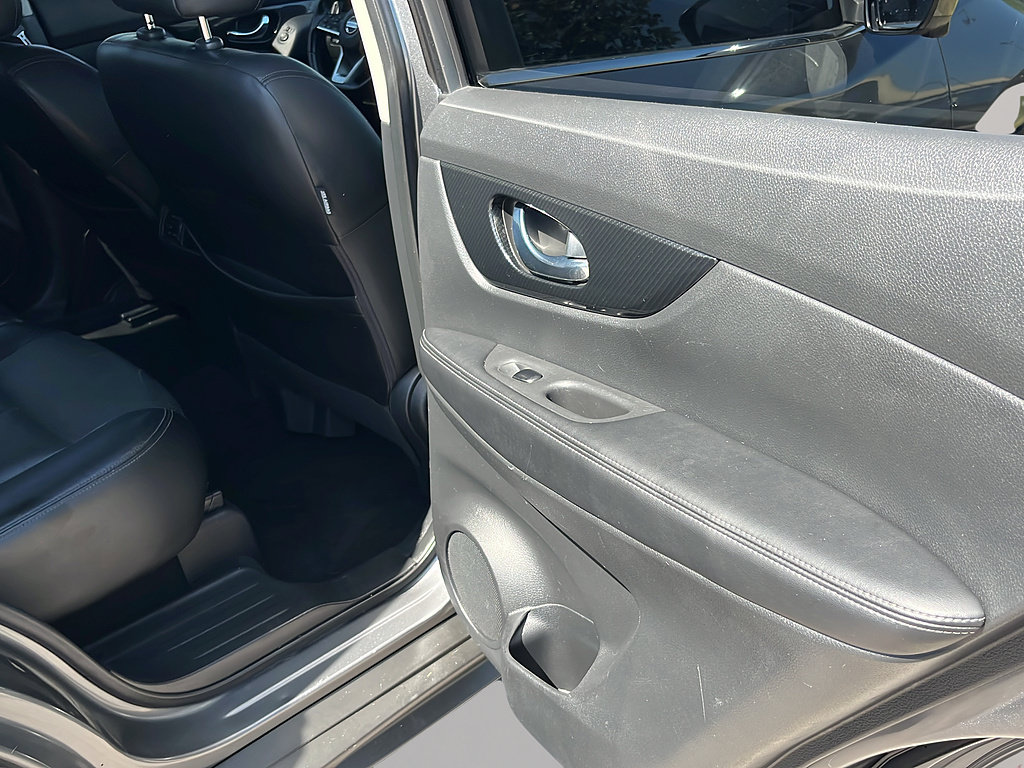Used 2017 Nissan Rogue SL w/ SL Premium Package AWD/4WD image 18