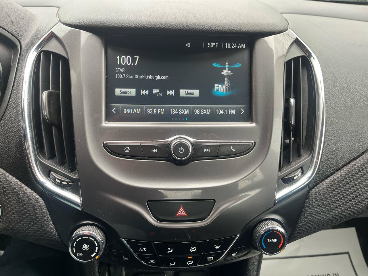 Used 2018 Chevrolet Cruze LT w/ Convenience Package FWD image 17