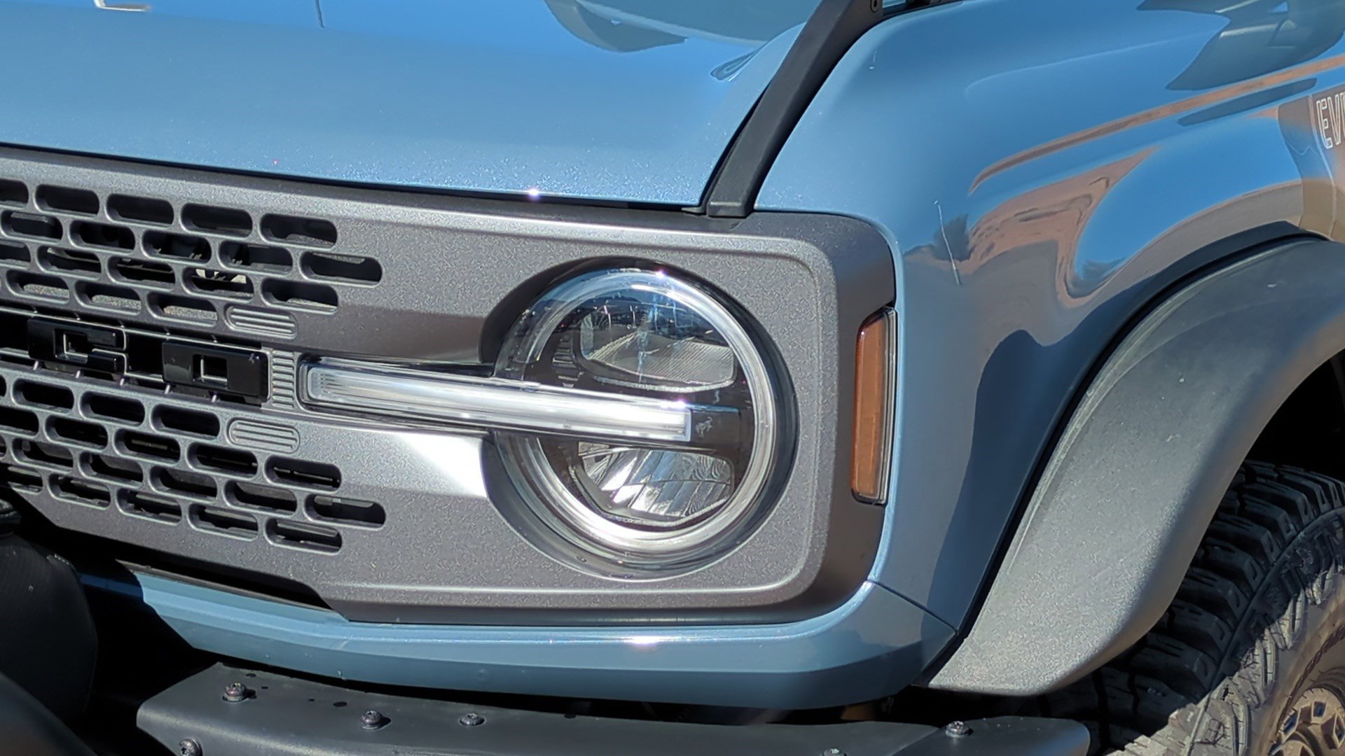 Used 2024 Ford Bronco Everglades image 9