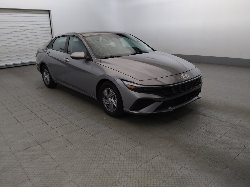 Used 2025 Hyundai Elantra SE w/ Cargo Package FWD image 13