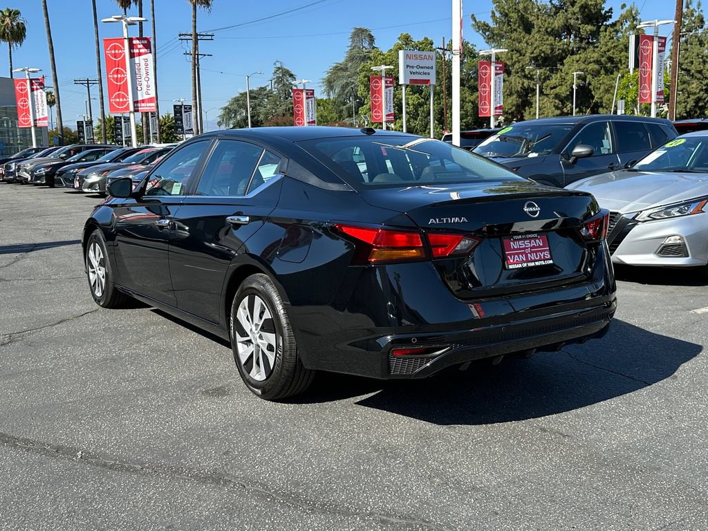 Used 2025 Nissan Altima 2.5 S FWD image 4