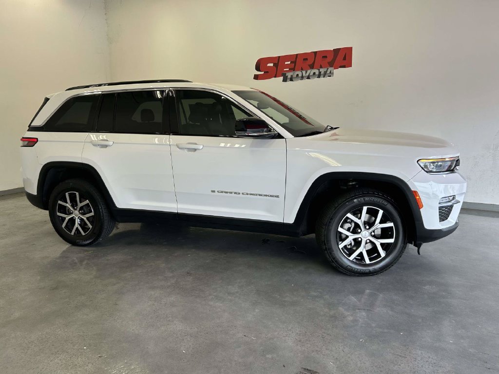 Used 2024 Jeep Grand Cherokee Limited AWD/4WD image 17