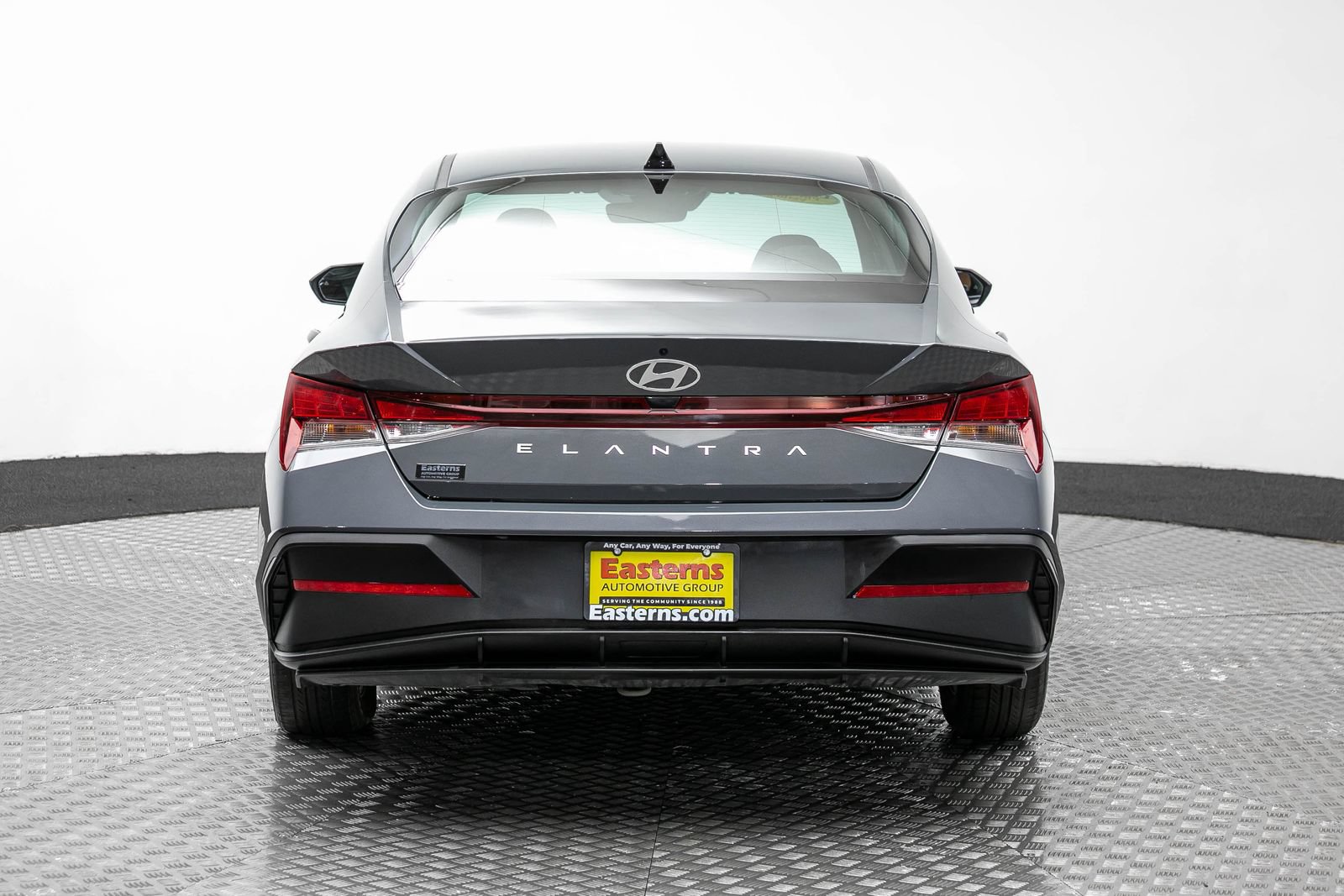 Used 2024 Hyundai Elantra SE FWD image 6