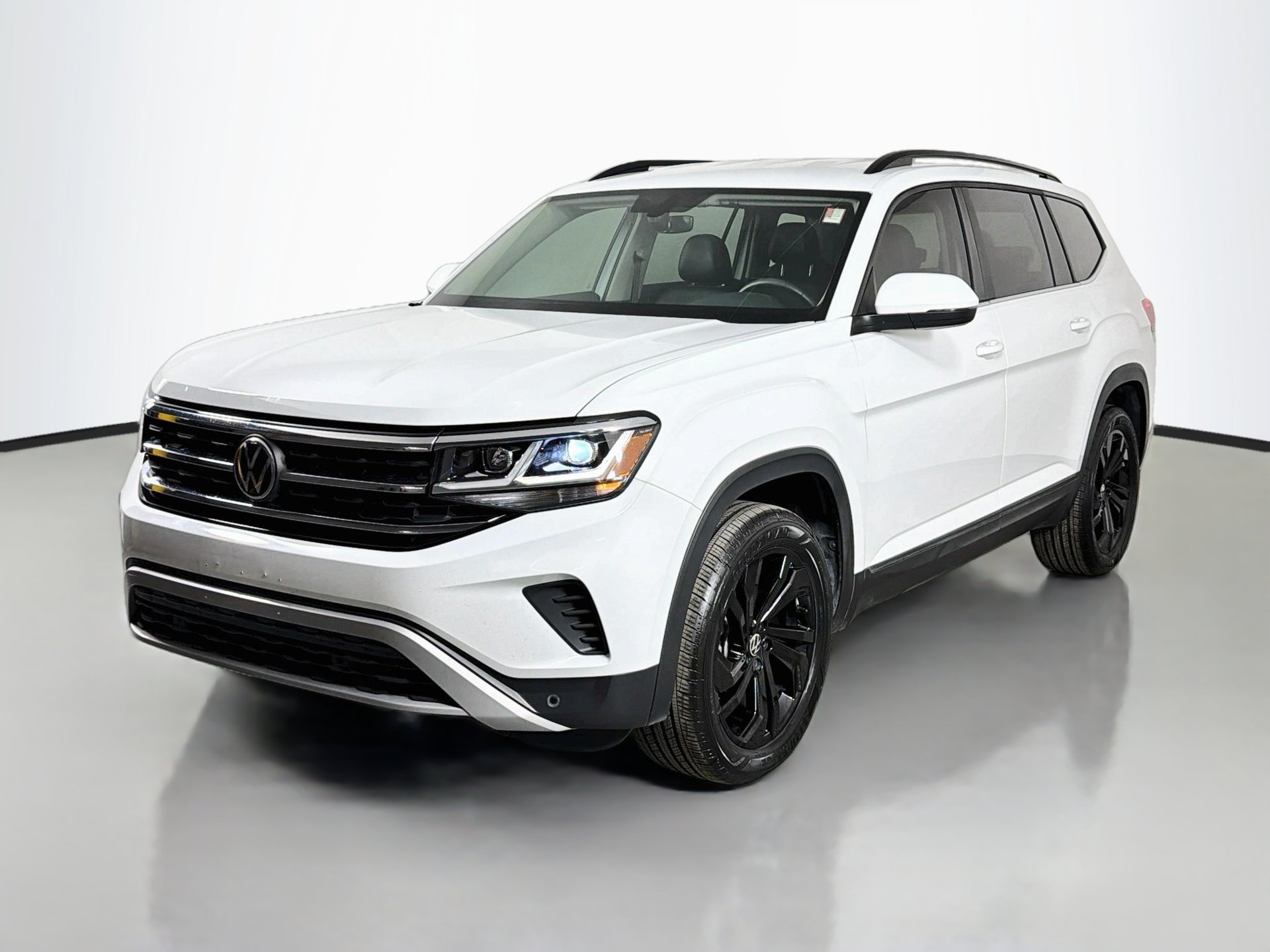 Certified 2023 Volkswagen Atlas SE w/ Black Wheel Package