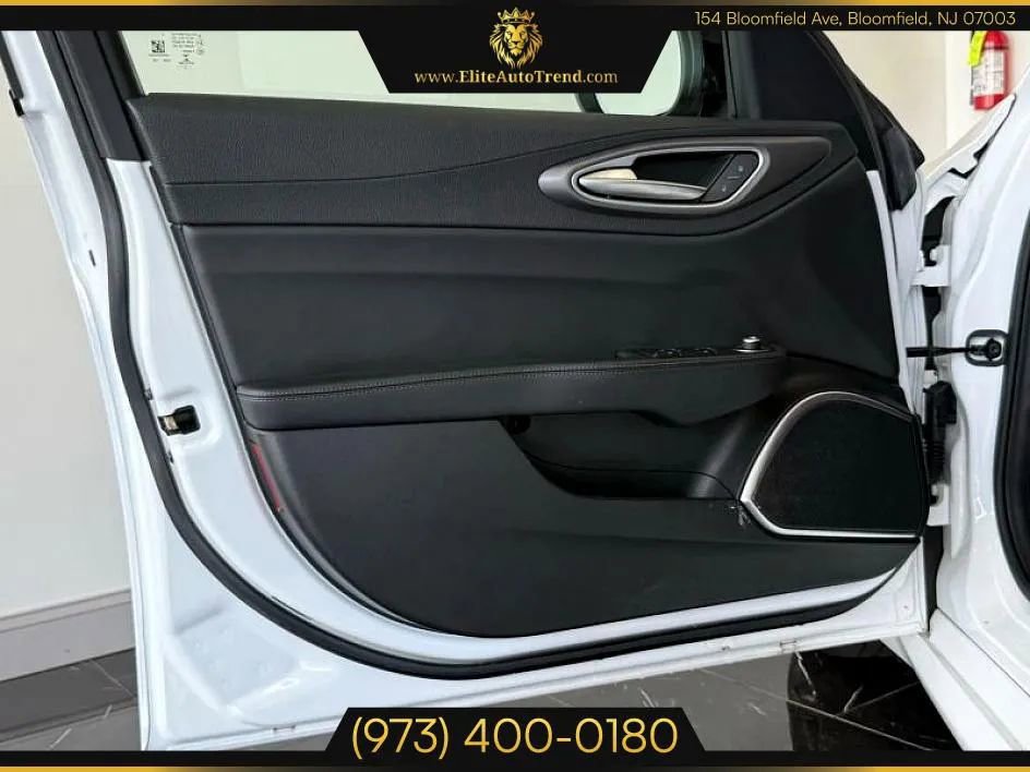 Used 2022 Alfa Romeo Giulia Veloce image 7