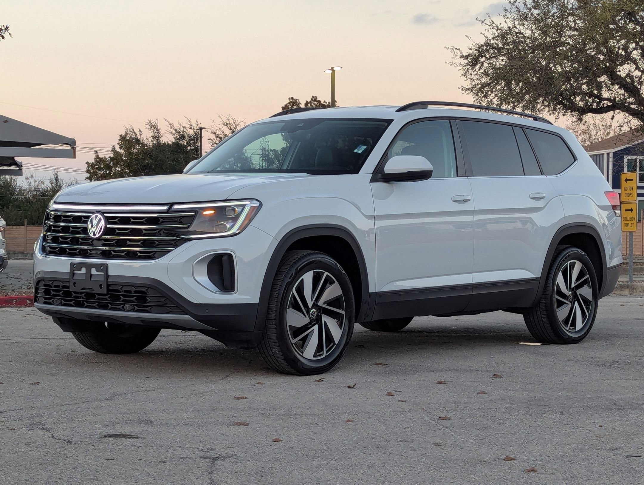 Used 2025 Volkswagen Atlas SE image 8