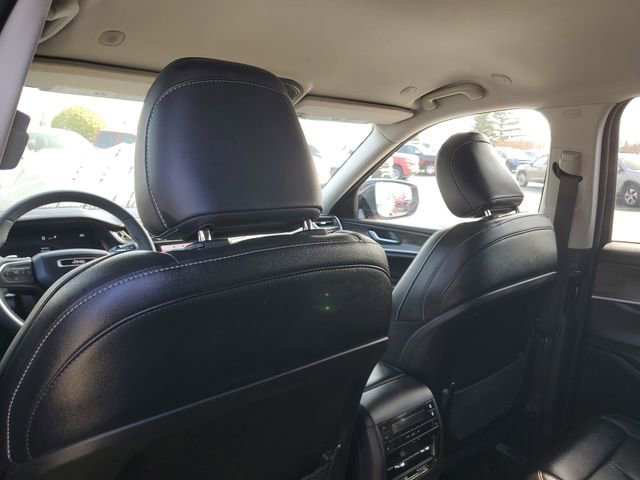 Used 2023 Jeep Grand Cherokee L Limited AWD/4WD image 12