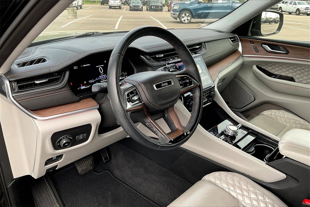 Used 2021 Jeep Grand Cherokee L Summit w/ Luxury Tech Group V image 13