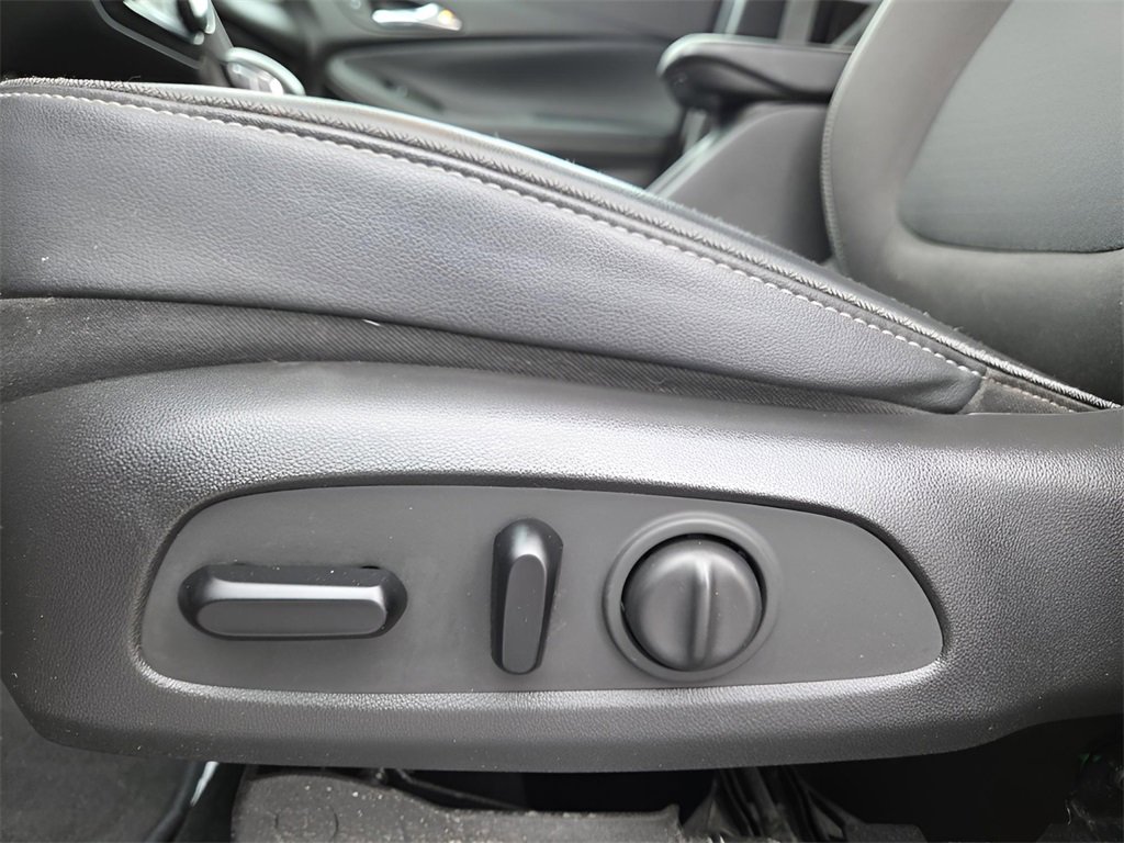 Used 2021 Buick Encore GX Preferred w/ Cold Weather Comfort Package image 17