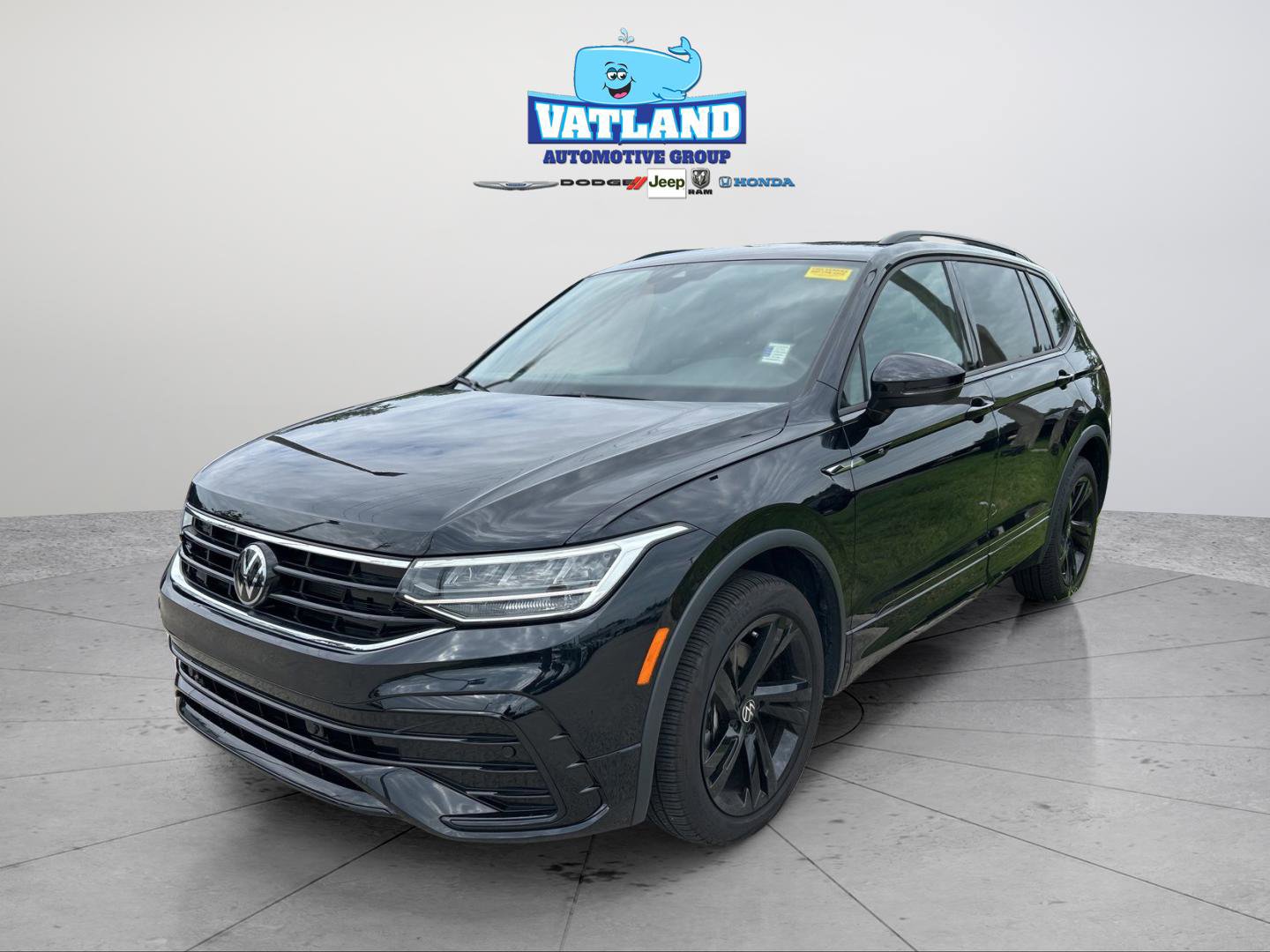 Used 2024 Volkswagen Tiguan SE R-Line FWD image 22