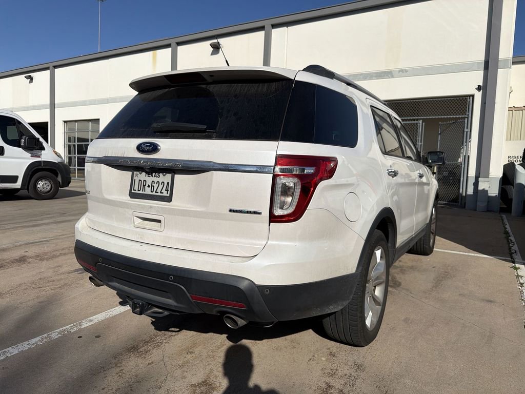 Used 2014 Ford Explorer XLT w/ Equipment Group 202A image 2