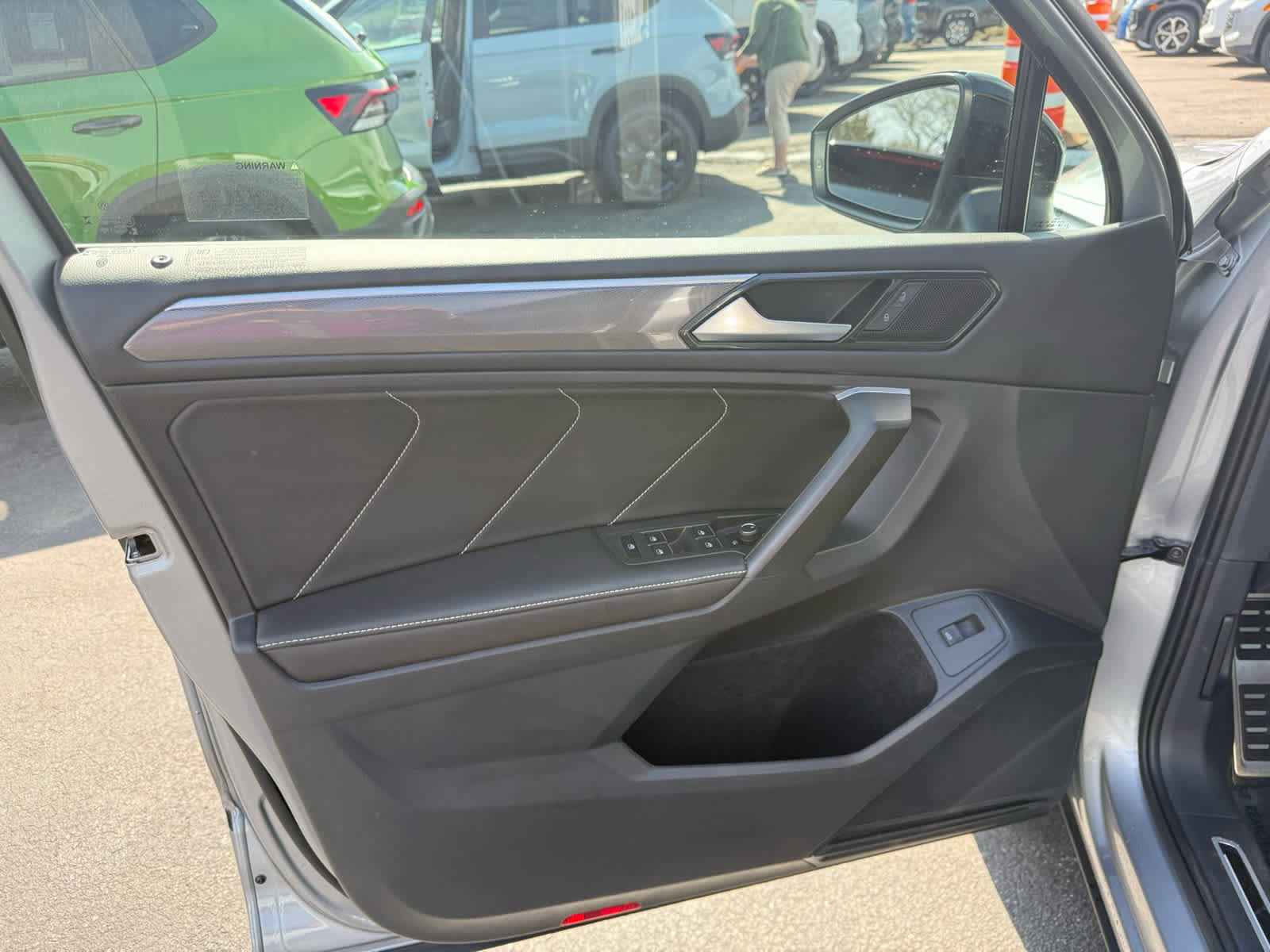 Certified 2024 Volkswagen Tiguan SE R-Line image 18
