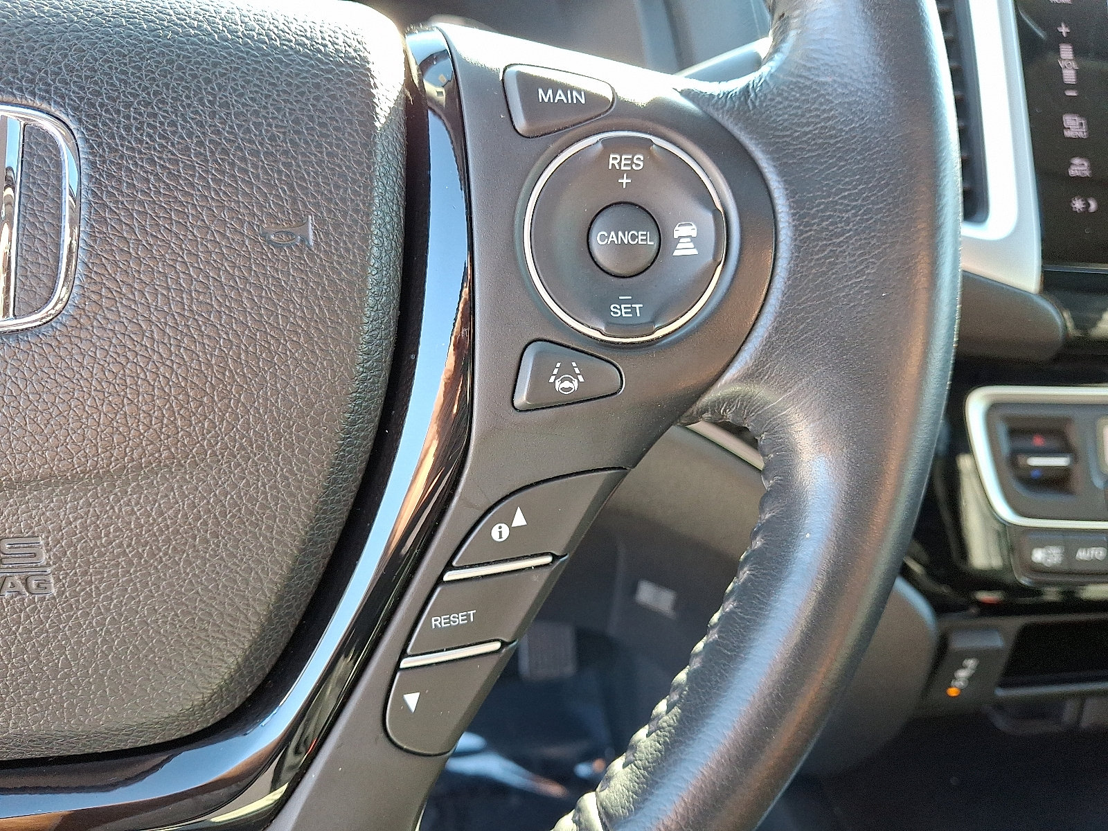 Used 2018 Honda Ridgeline RTL-E image 23