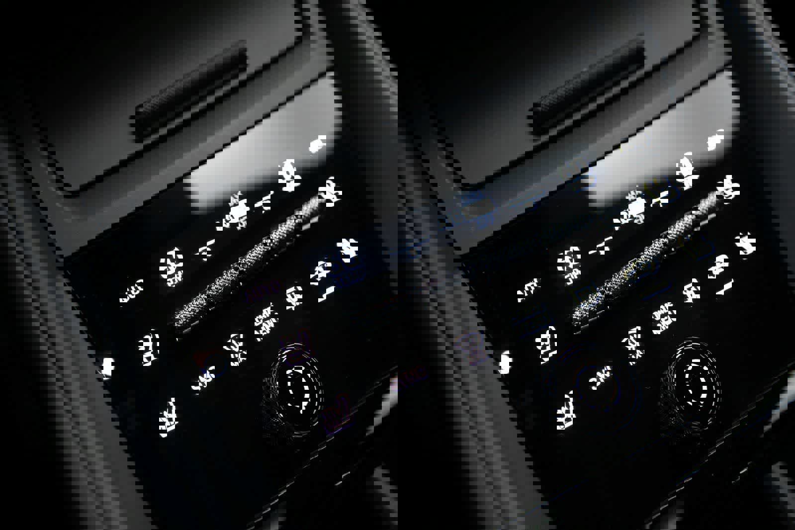 Certified 2025 Porsche Macan 4S Electric AWD/4WD image 22