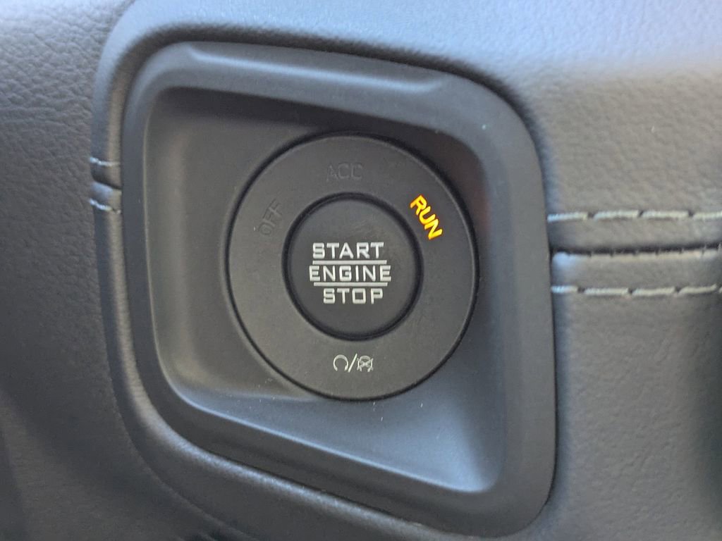 Used 2025 Jeep Gladiator Sport image 29