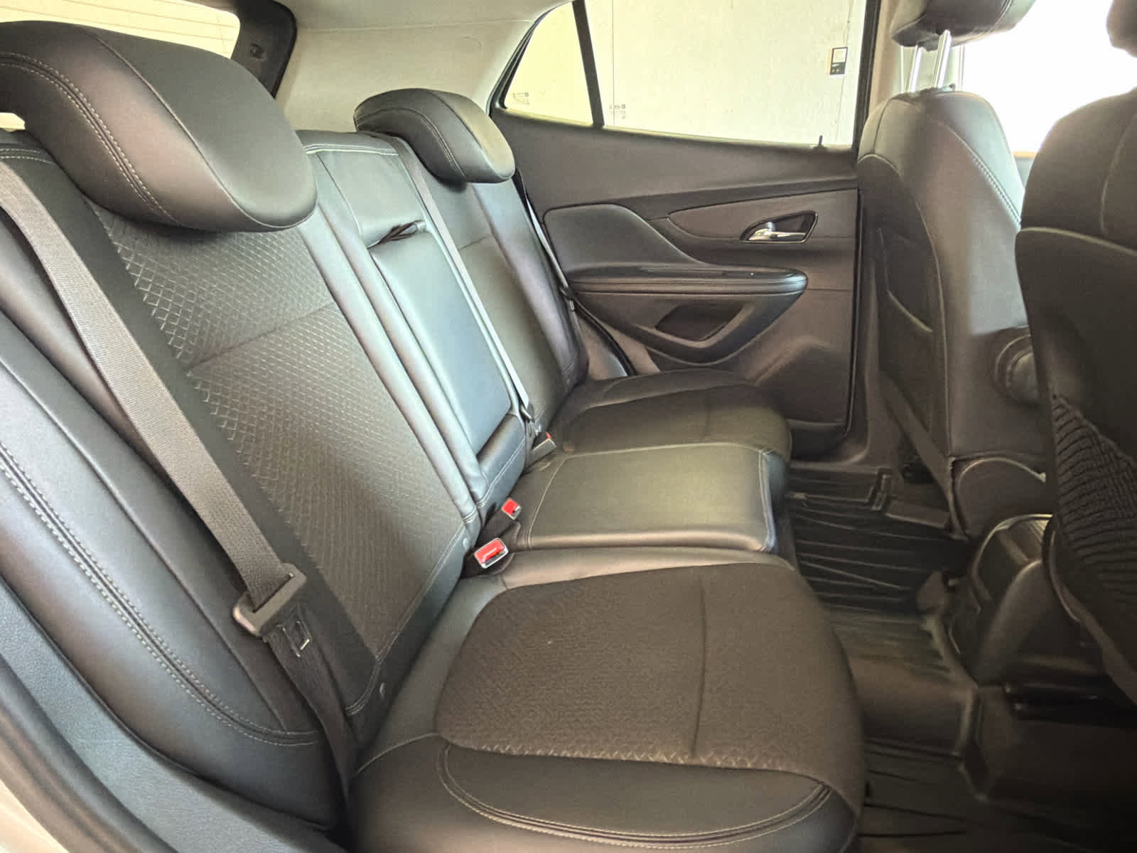 Used 2021 Buick Encore Preferred image 30